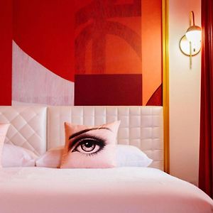Red Queen Room
